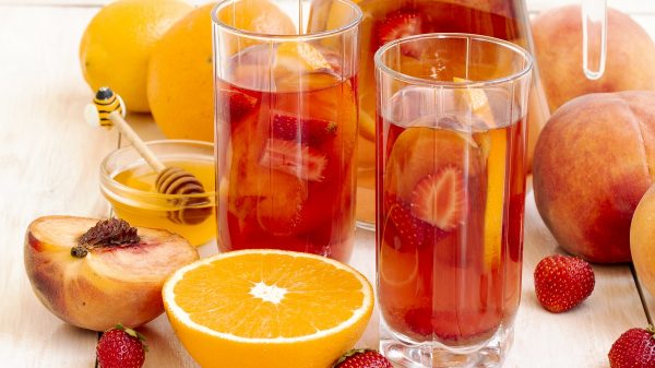 use-honey-sticks-to-make-fantastic-drinks-for-the-summer