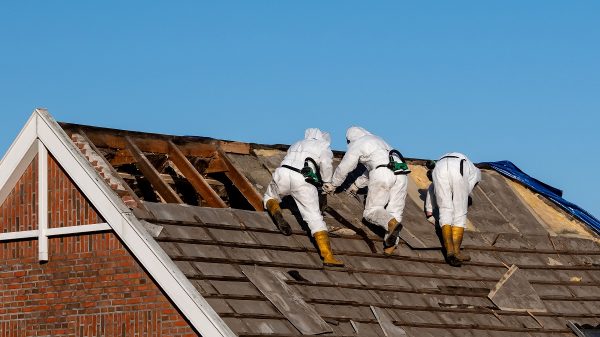 Safety-practice-when-handling-asbestos